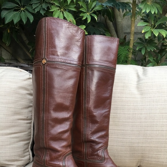 Chic Riding Boots - Picture 3 of 6
